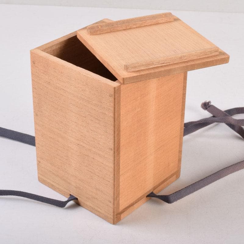 韓国人間文化財　柳海剛（柳根瀅）作　高麗青磁　象嵌鶴文　茶入　共箱　V　8407