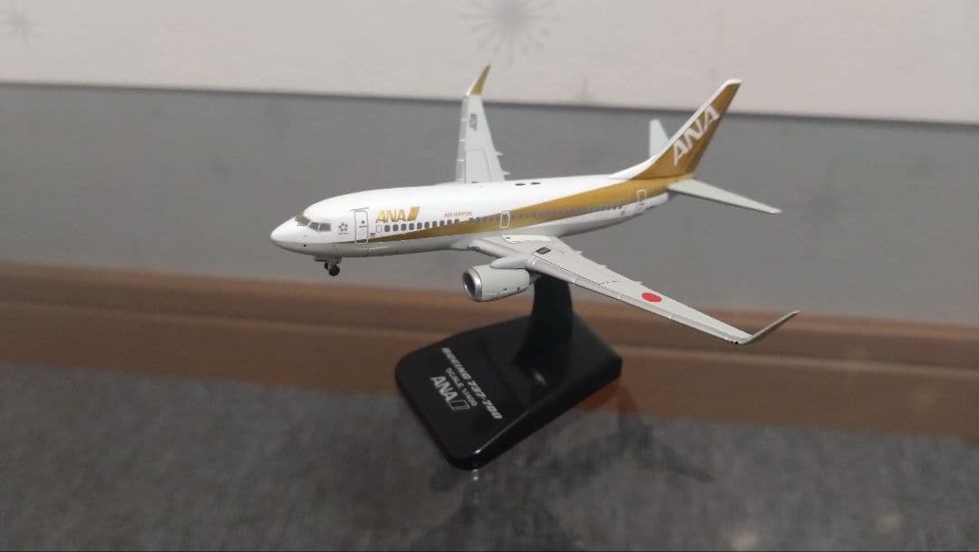 1/400 ANA B737 全日空 ゴールドジェット ANA B737-700 「ゴールド