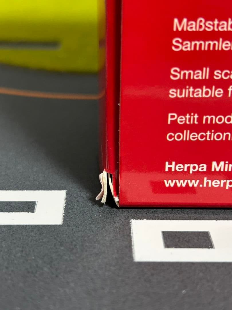 SWISS A220-300 特別塗装機 1/200　ヘルパ