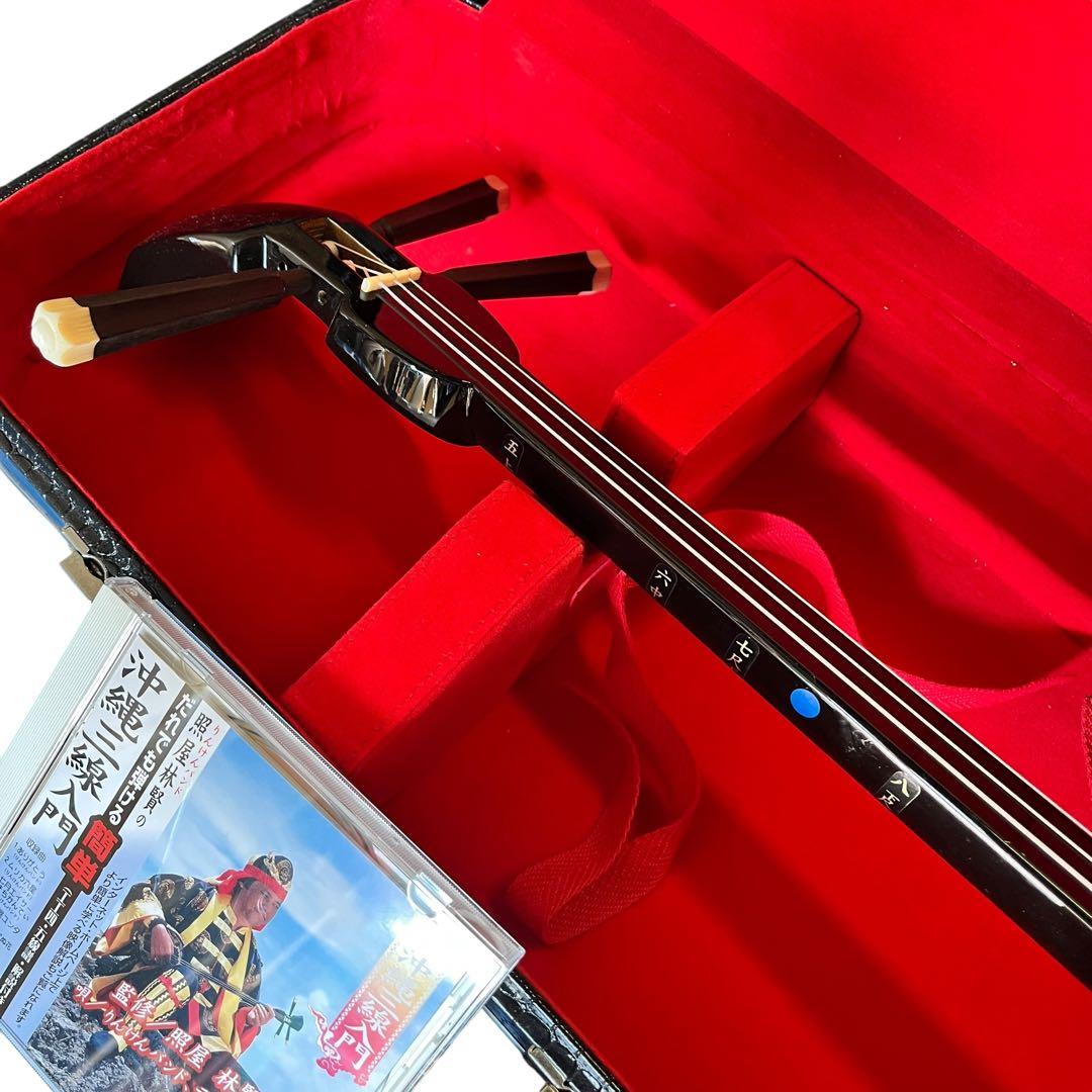 【極美品】沖縄 三線 本蛇革 強化張り 黒塗り棹 蛇皮 ハードケース 爪 調子笛