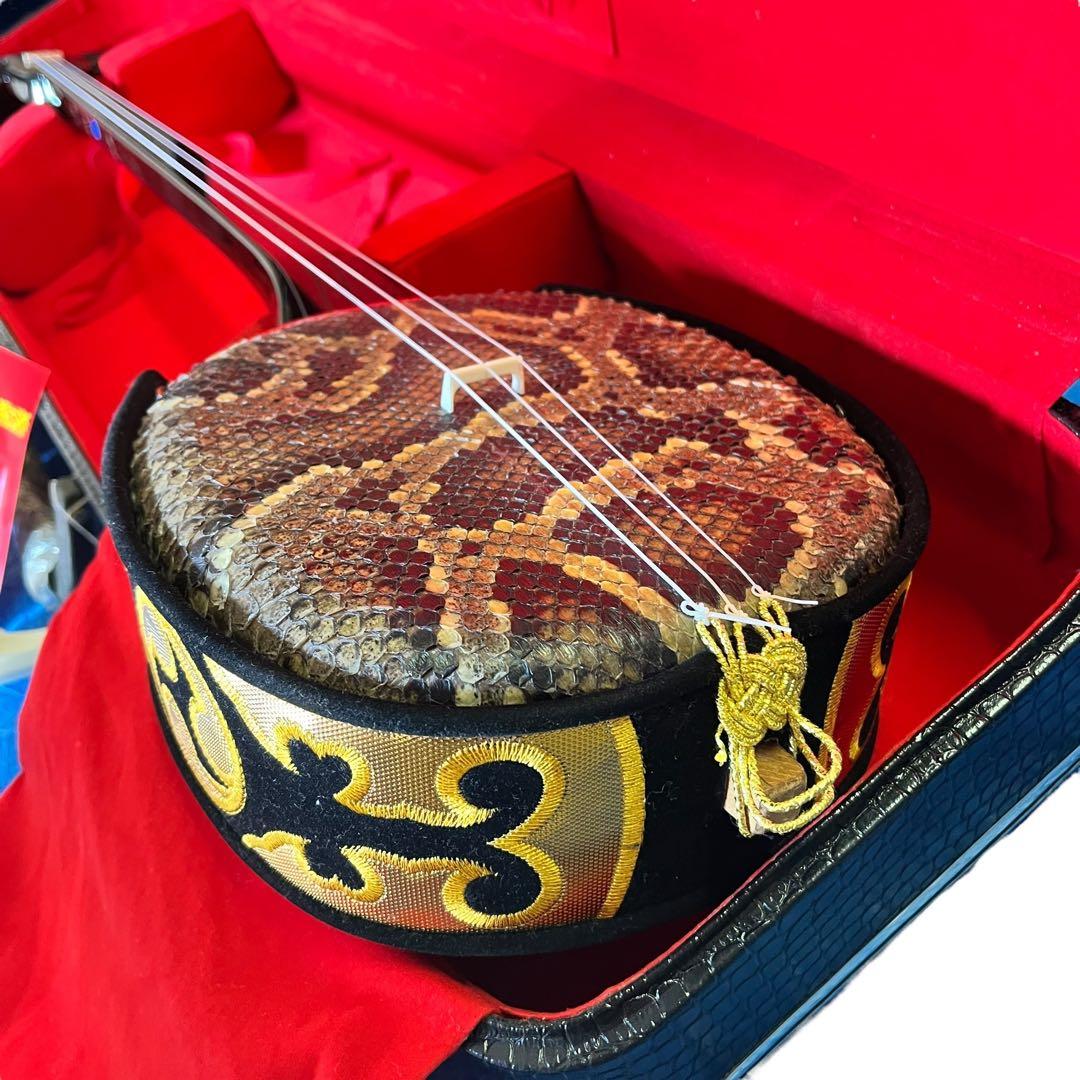 【極美品】沖縄 三線 本蛇革 強化張り 黒塗り棹 蛇皮 ハードケース 爪 調子笛