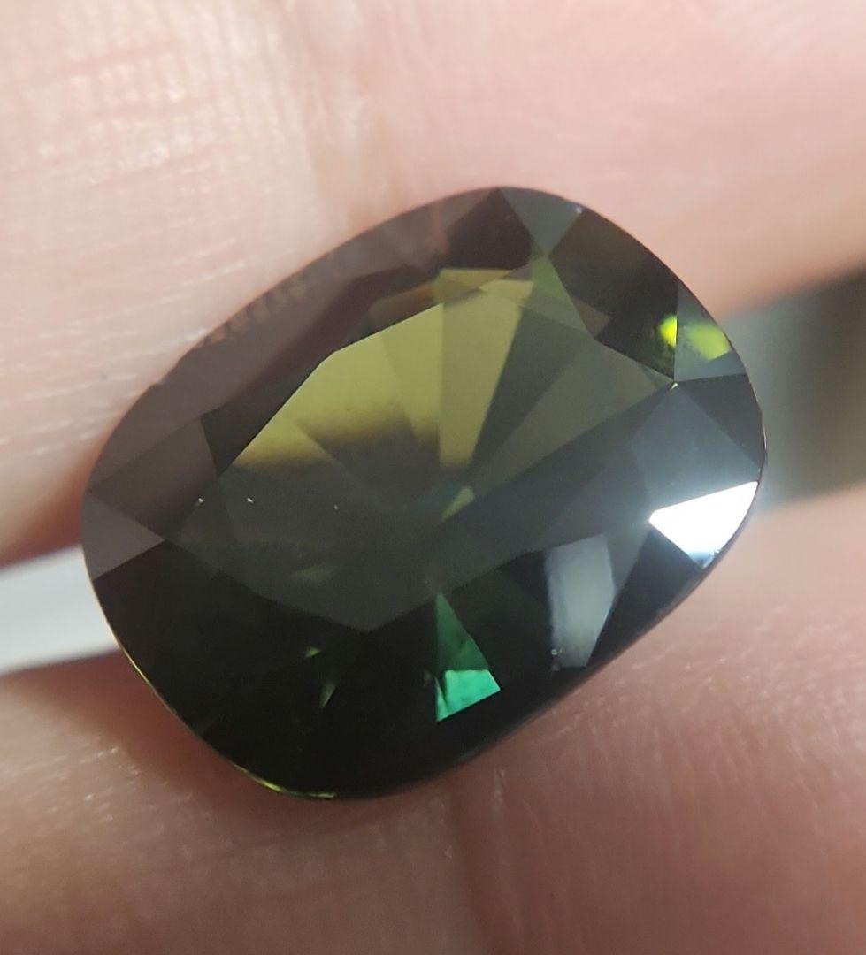 最大級サイズ天然グリーンサファイア 11.548ct