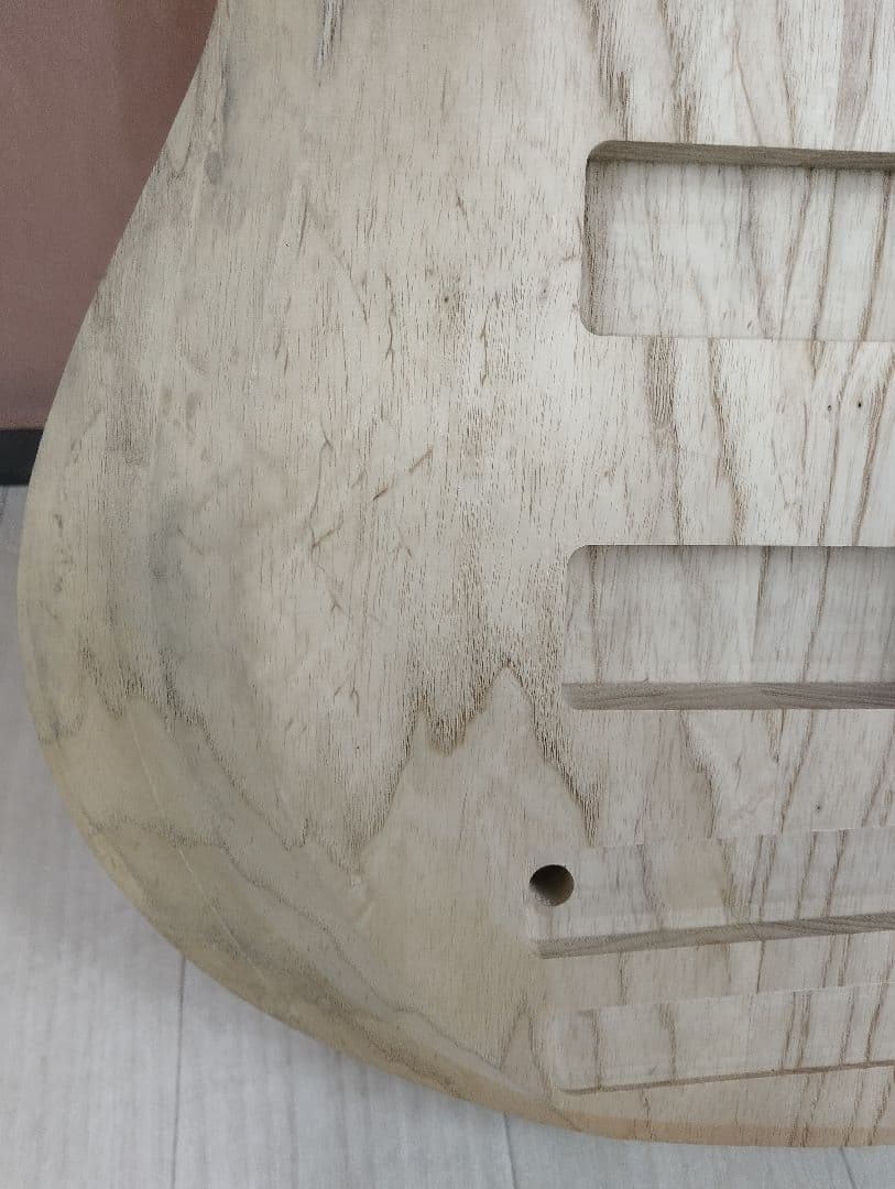 ② AKAI アカイ 赤井電機 エレキギター ボディ