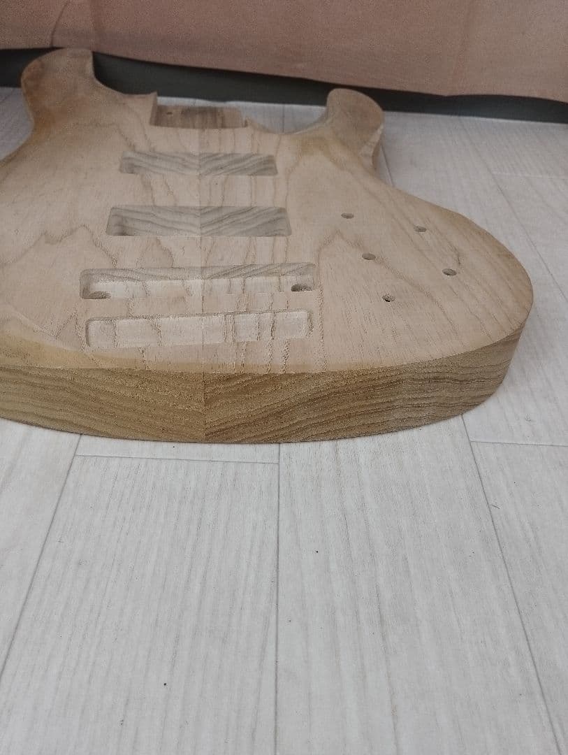 ② AKAI アカイ 赤井電機 エレキギター ボディ