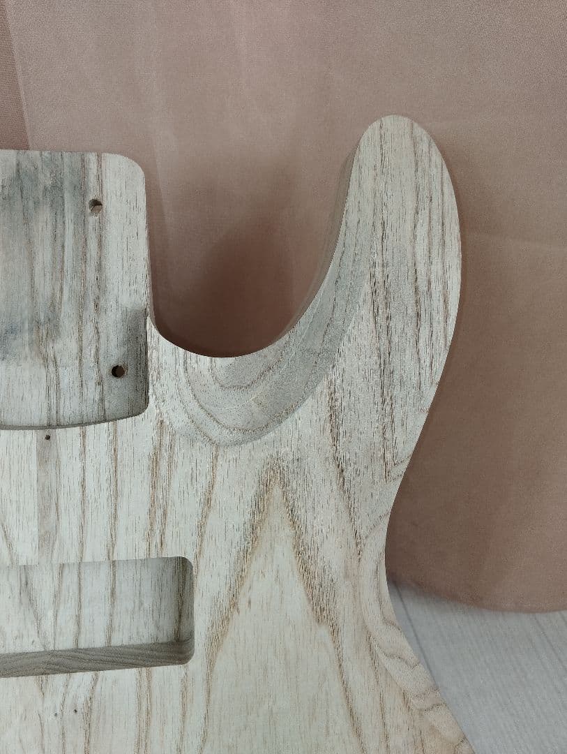 ② AKAI アカイ 赤井電機 エレキギター ボディ