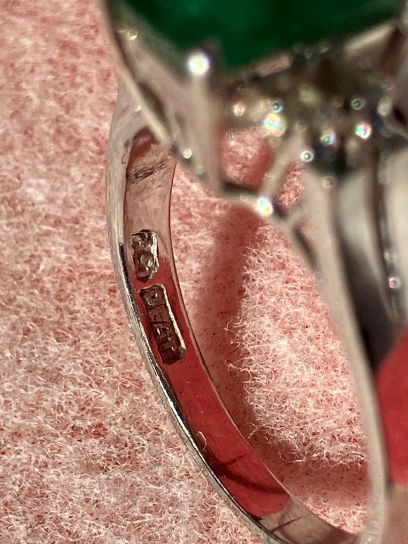 エメラルドの指輪