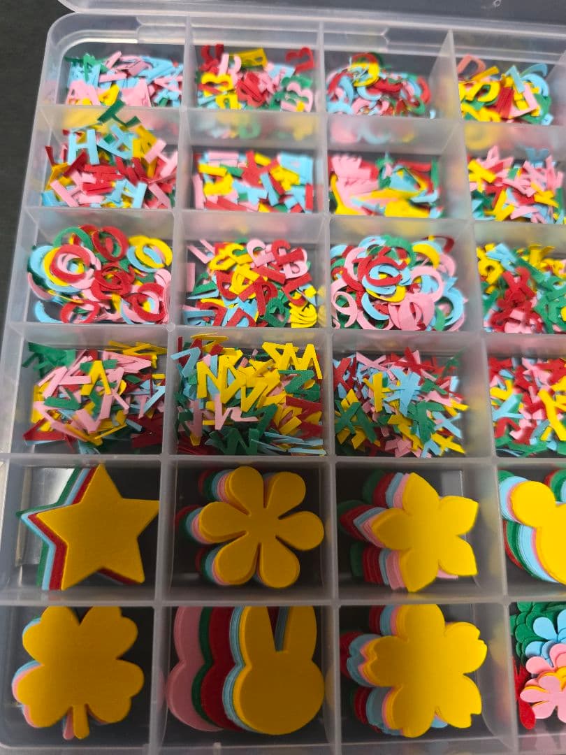 アルファベット アルバム飾りに クラフトパンチ - メルカリ