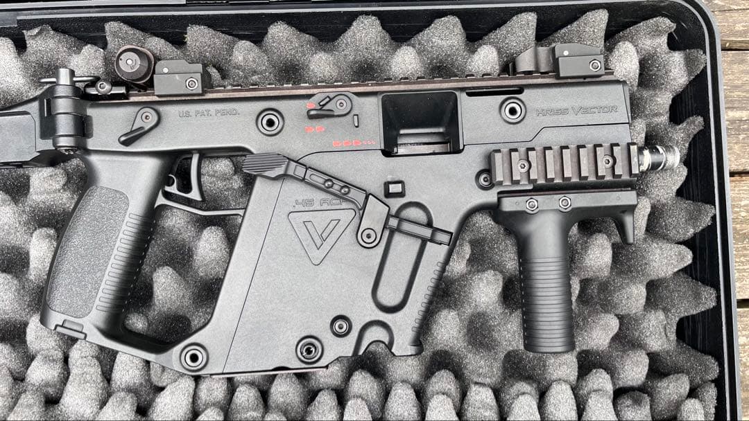 KSC KRISS VECTOR GBB 予備マガジン2本付き