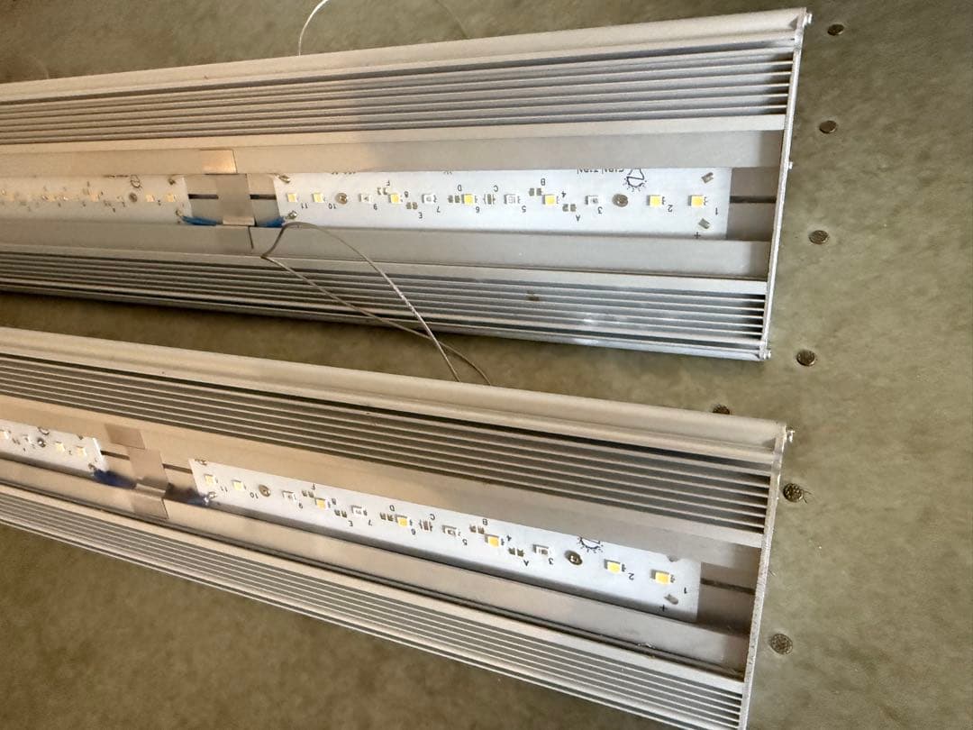 アクロ ＴＲＩＡＮＧＬＥ ＬＥＤ ＧＲＯＷ ６００ ３０００ｌｍ