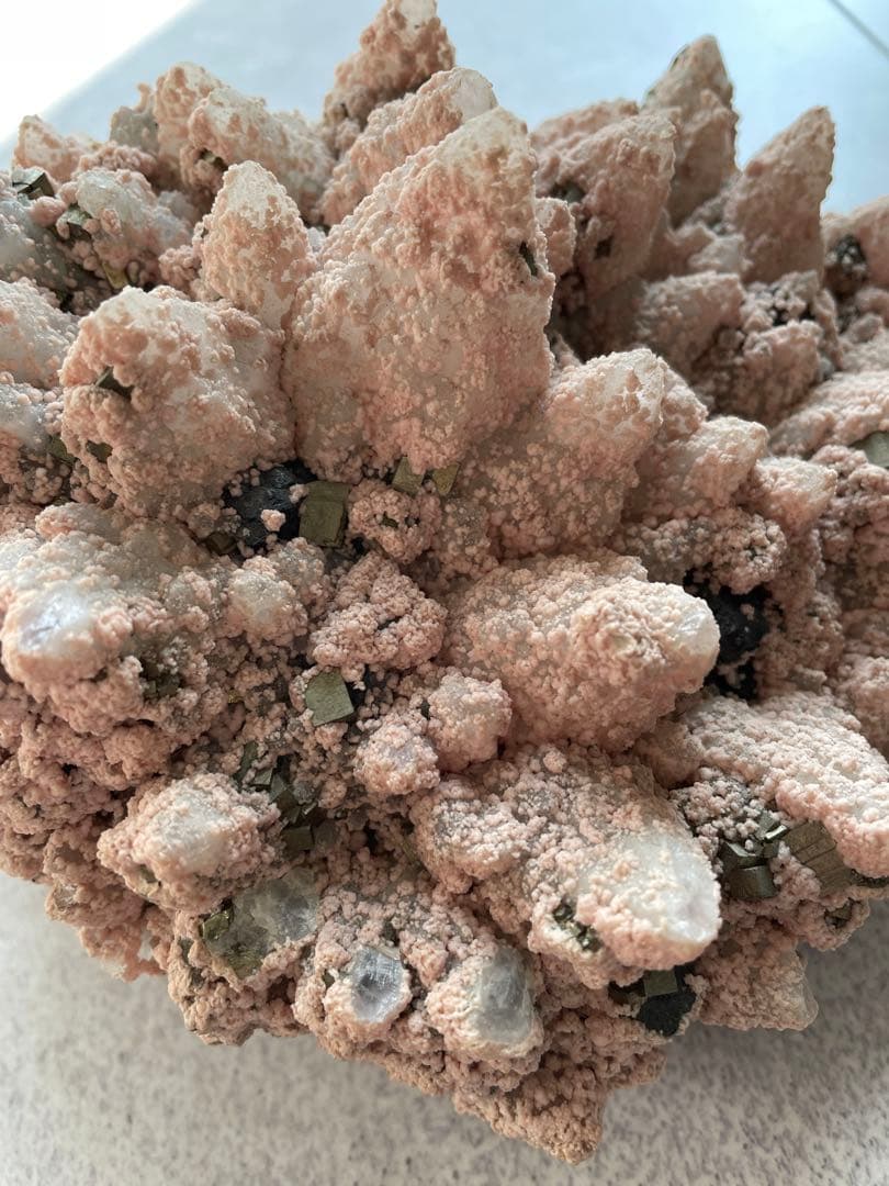 青森県尾太鉱山産 天然石約2.7㌔ ピンク 希少品