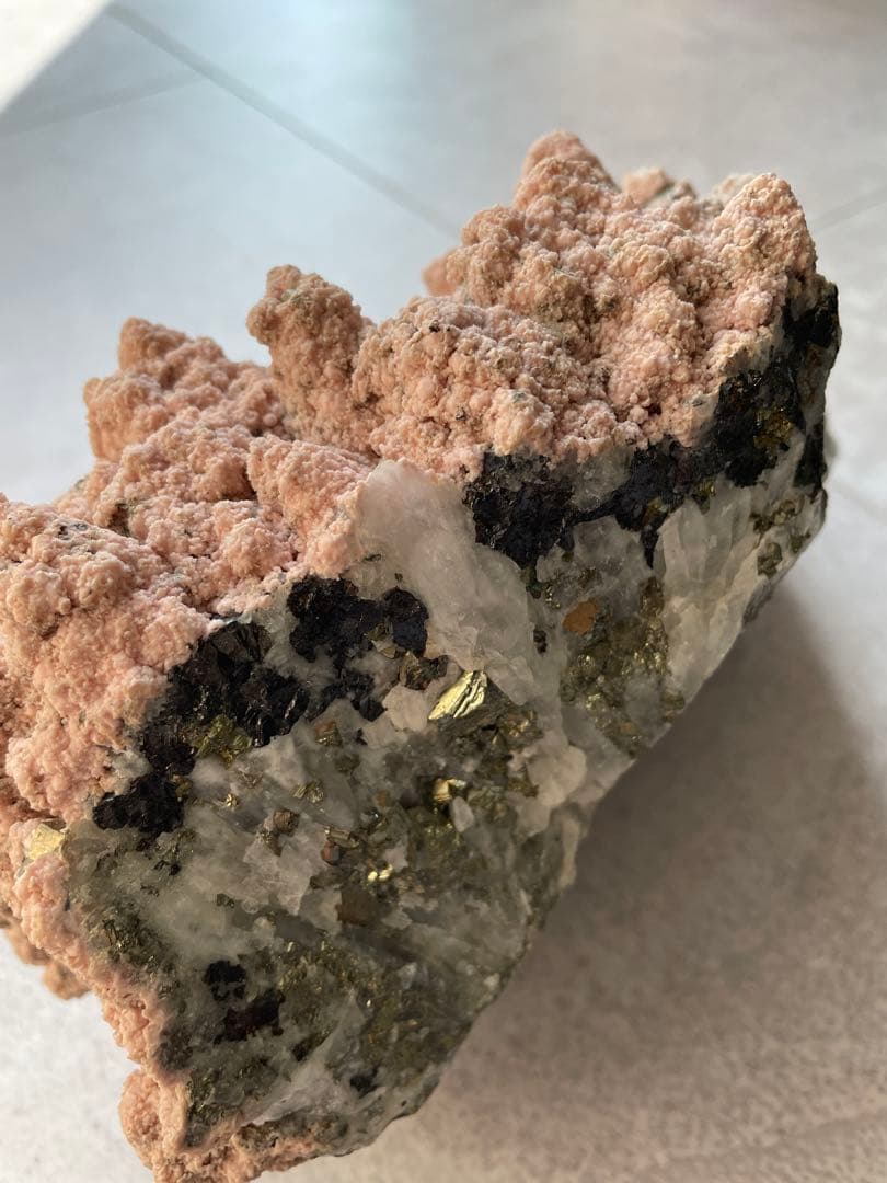 青森県尾太鉱山産 天然石約2.7㌔ ピンク 希少品