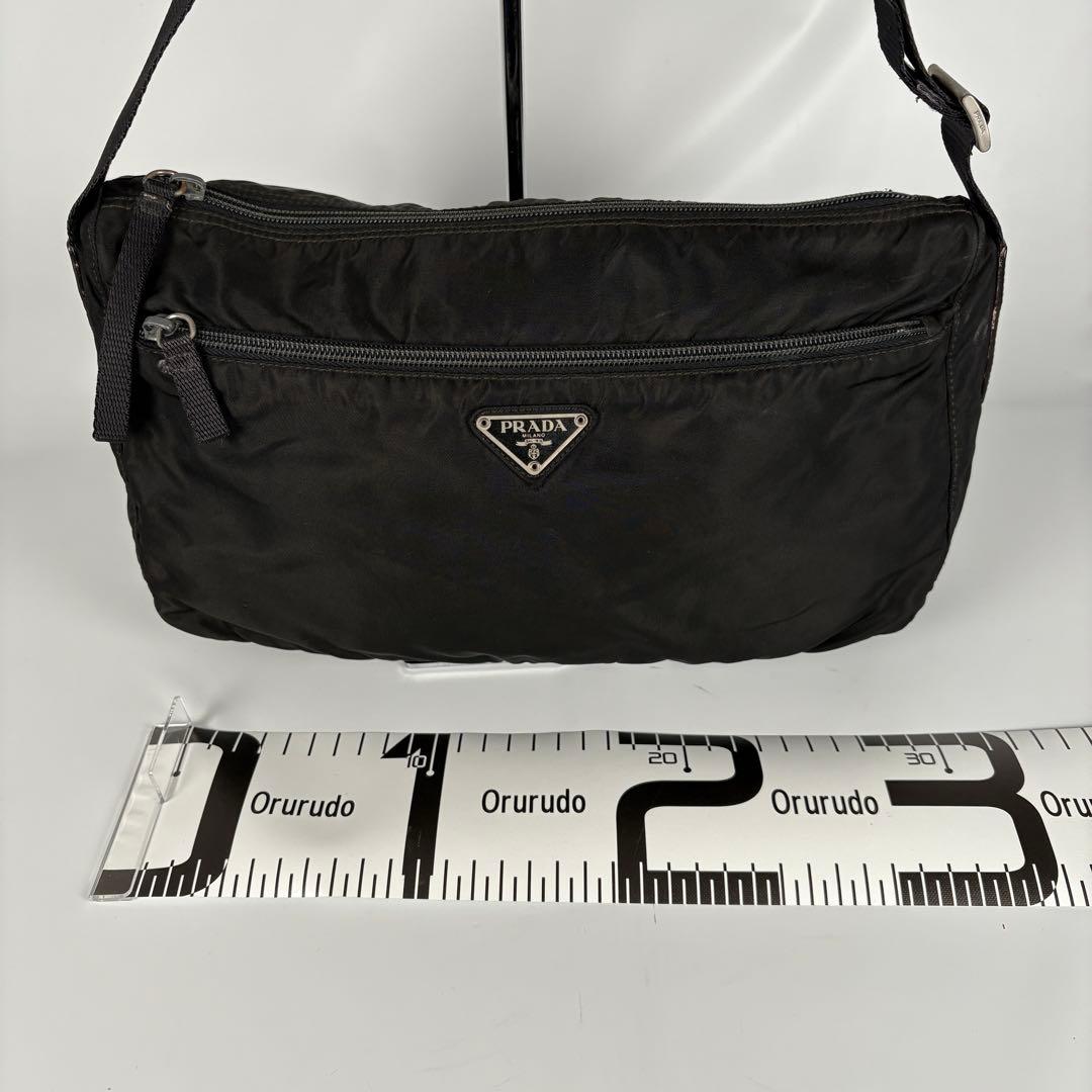 プラダ ナイロン 三角ロゴ ショルダーバッグ　ブラック