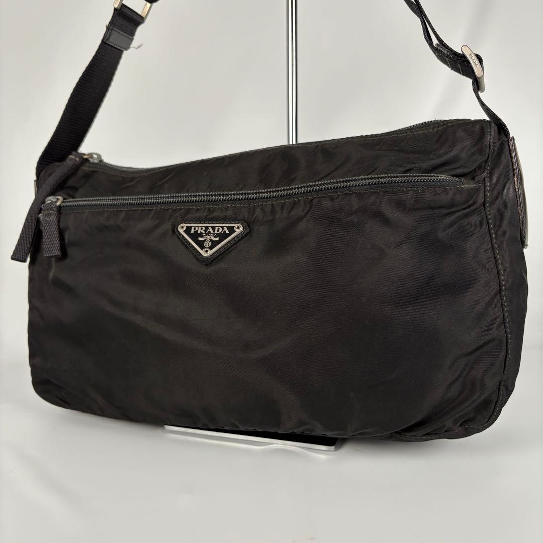 プラダ ナイロン 三角ロゴ ショルダーバッグ　ブラック