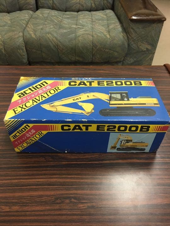 非売品 1/40 新キャタピラCAT E200B 油圧ショベル