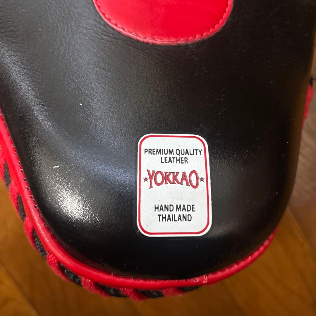 Yokkao パンチングミット 黒/赤