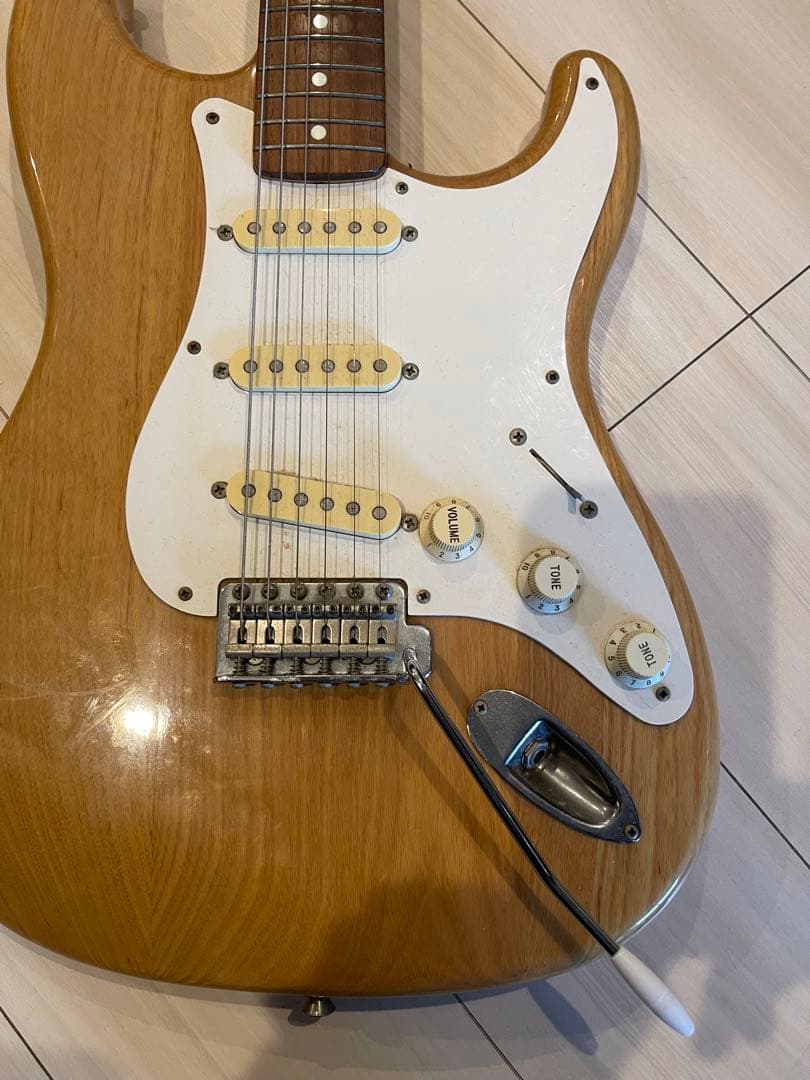 Fernandes ストラトキャスタータイプ エレキギター