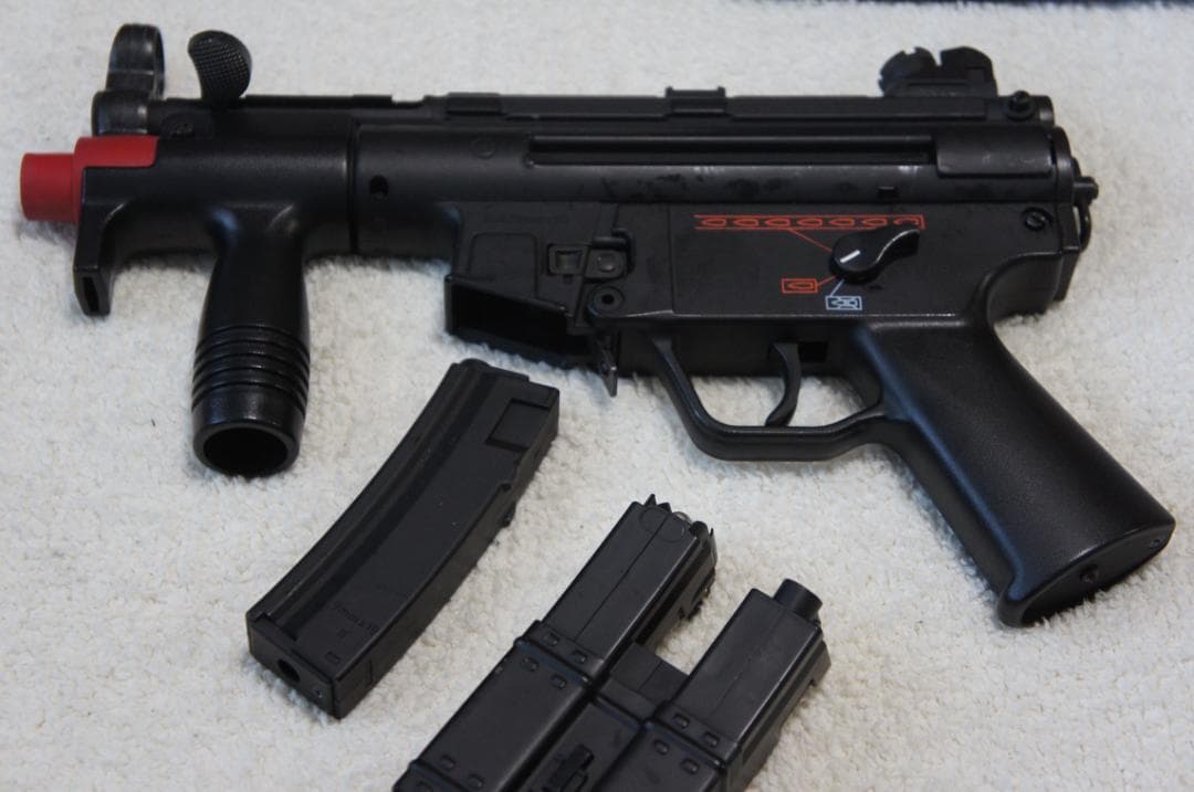 トイガン DESERT EAGLE 50AE & MP5 KurzA4