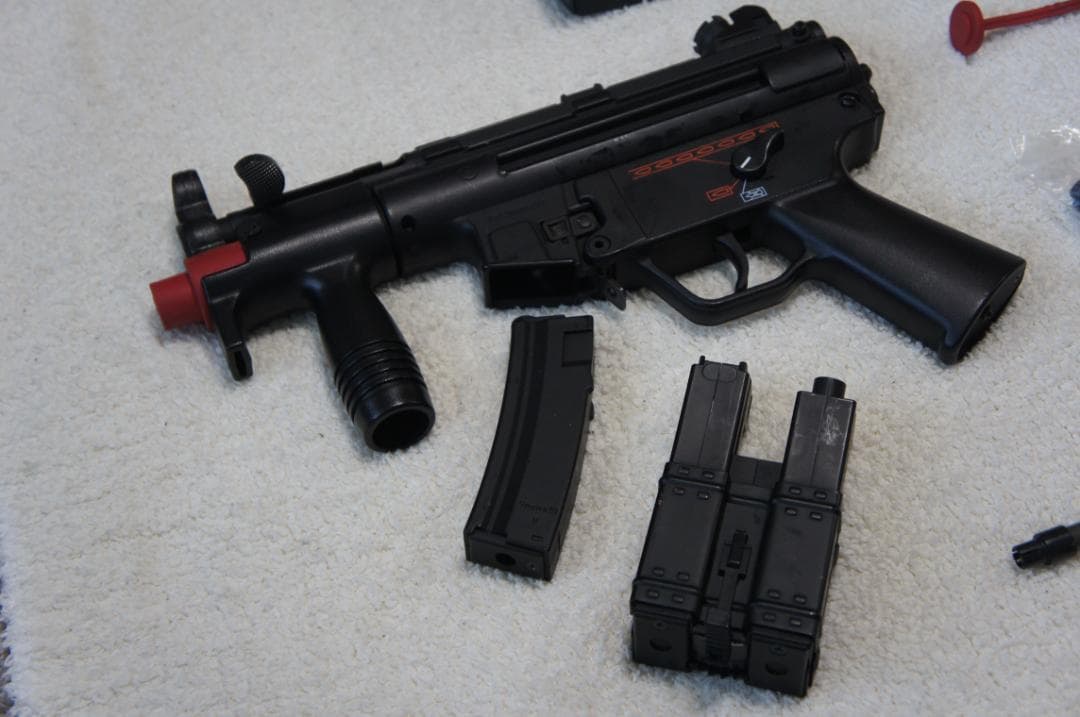 トイガン DESERT EAGLE 50AE & MP5 KurzA4