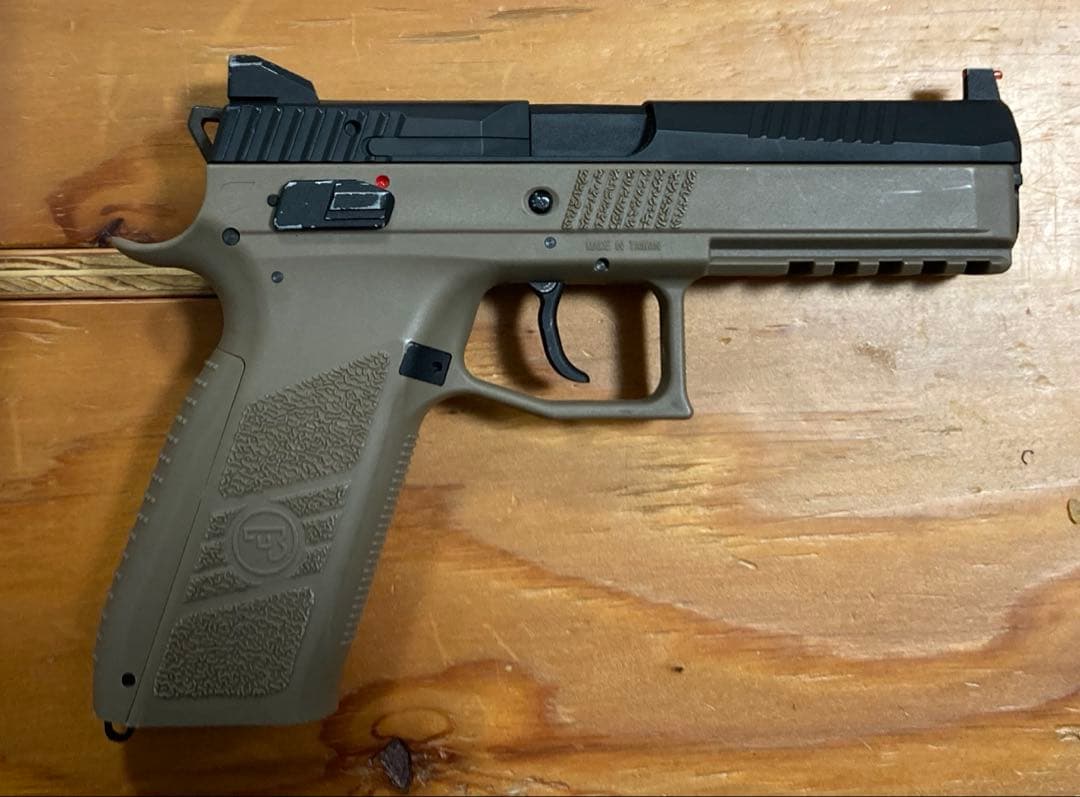 CZ P-09 ガスガン マガジン2本付き　carbon8