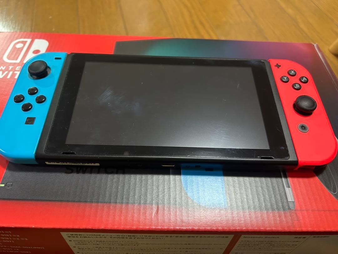 Nintendo Switch 本体 +Joy-Con充電グリップ2個