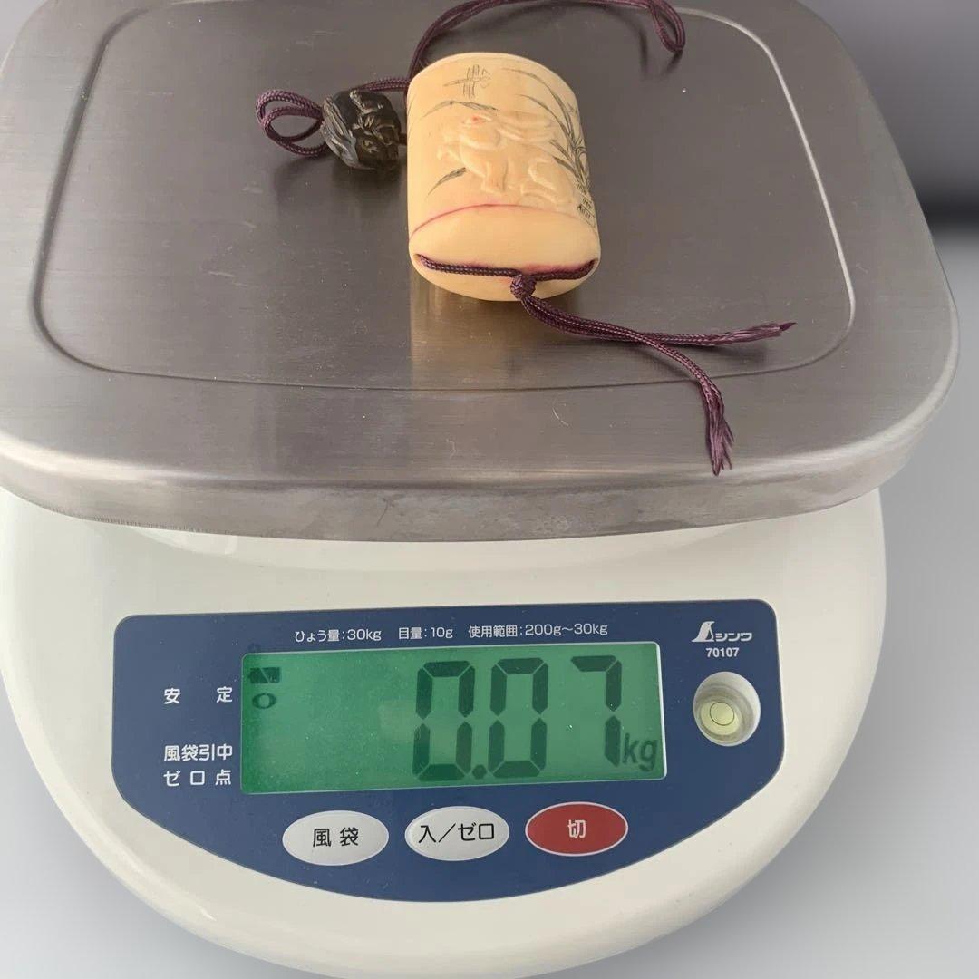 ウサギ彫刻印籠　縦6, 横4cm