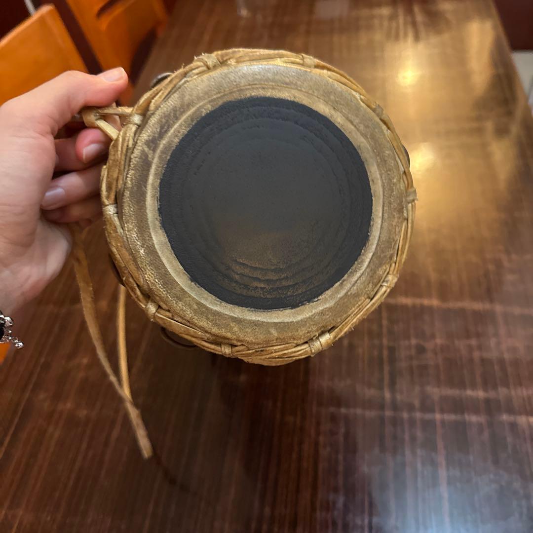 ネパールの楽器(マダル) 和太鼓 黒色 筒形 ストラップ付き