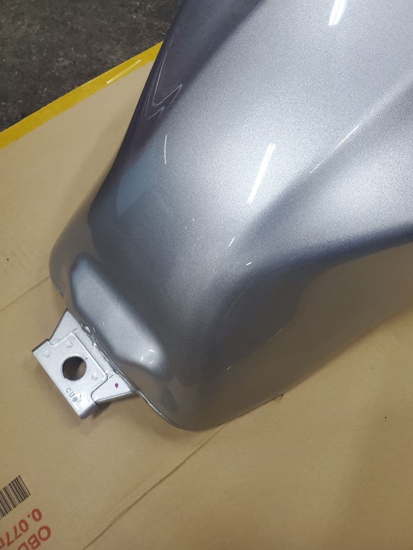 ホンダ CB1100RS用 純正タンク サイドカバー 美品 - メルカリ