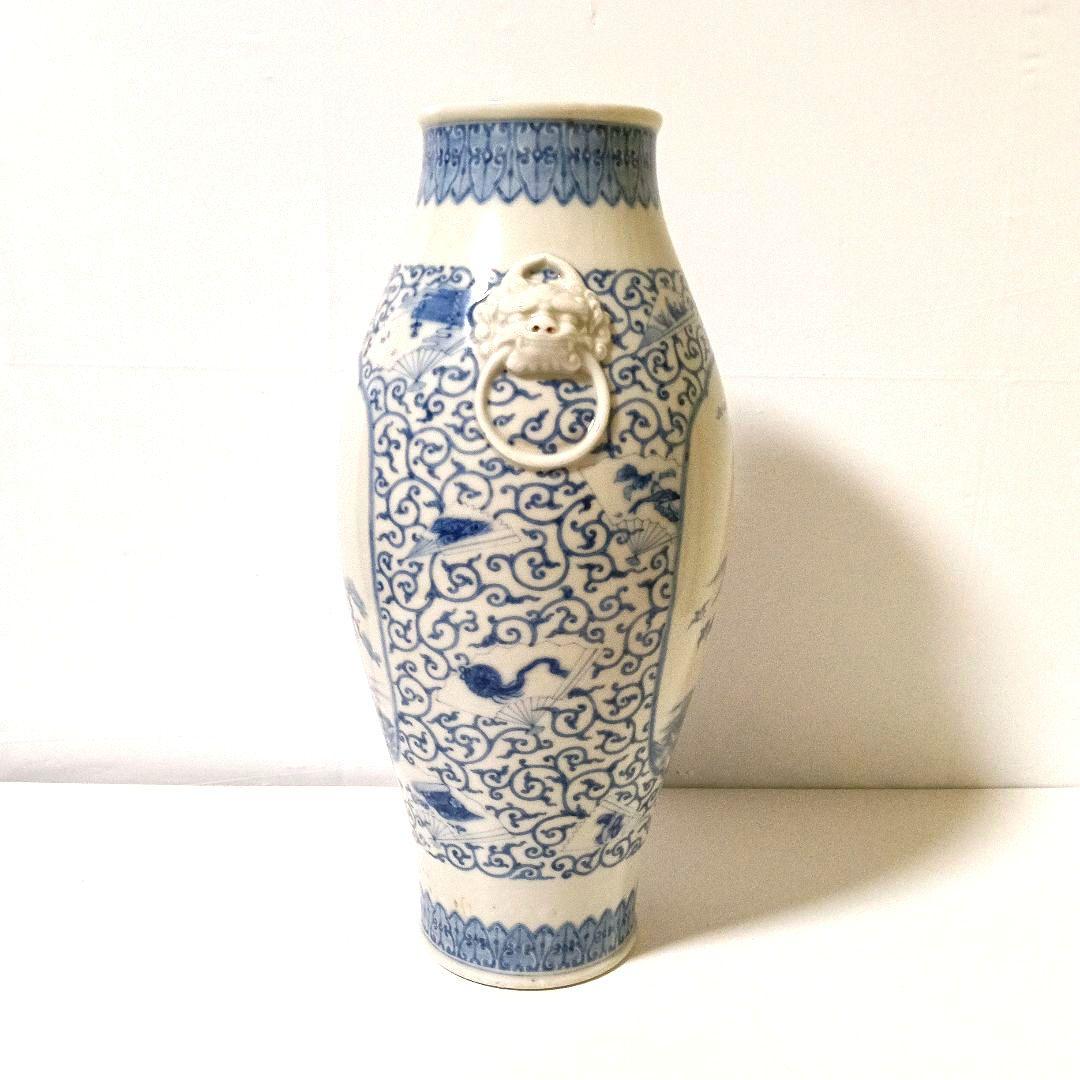 骨董 大型37cm 染付唐草窓絵鳥山水図壷 白磁獅子彫 花瓶