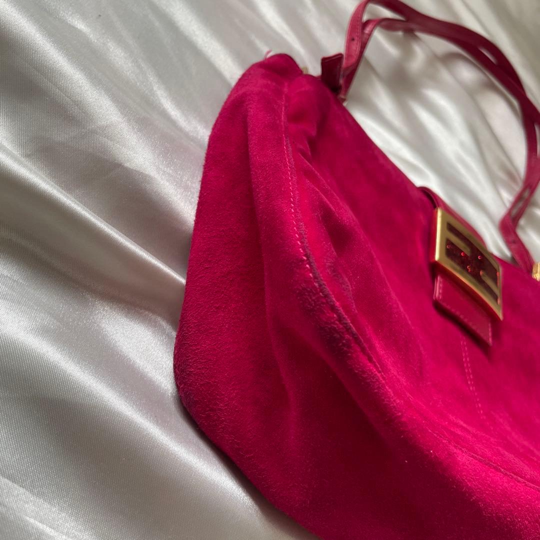 Fendi ピンク スエード ショルダーバッグ　マンマバケット