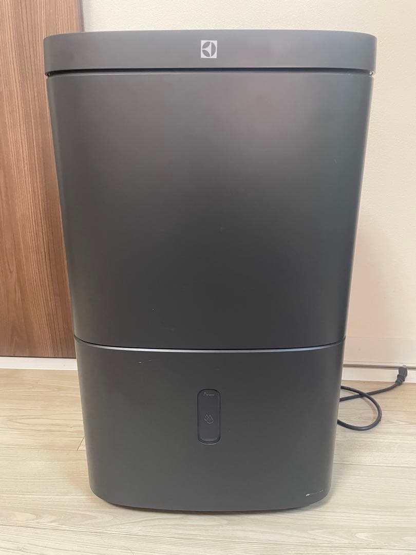 1台2役！Electrolux 除湿機＋空気清浄 2.0L/日 パワフル吸引 1台2役！Electrolux 除湿機＋空気清浄 2.0L/日 パワフル吸引 Amazon