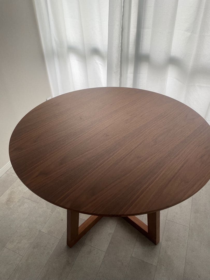 円形ダイニングテーブル ダークブラウン 木製　ほぼ新品