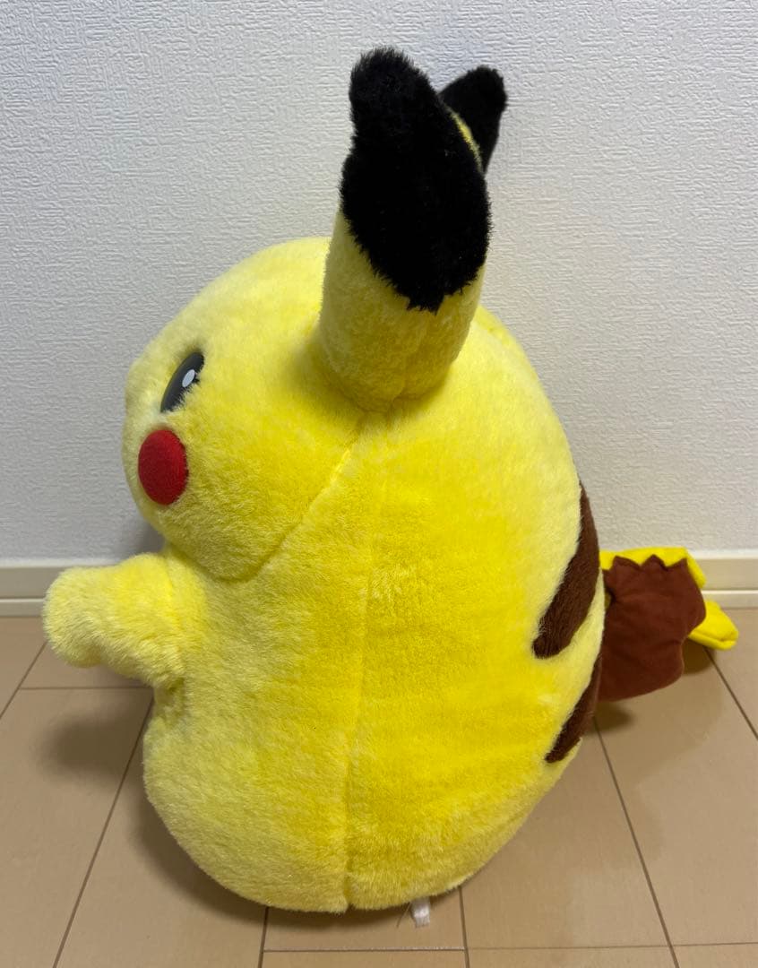 ピカチュウ　等身大　ぬいぐるみ　TOMY