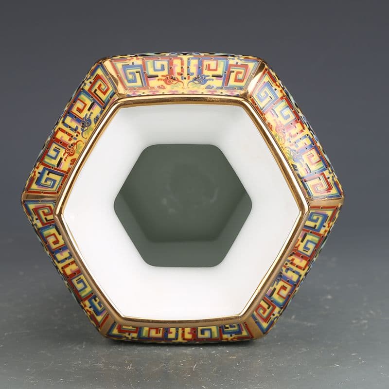 乾隆琺瑯彩六方瓶 景徳鎮 陶磁器 装飾品 現代工芸品 美術品 置物