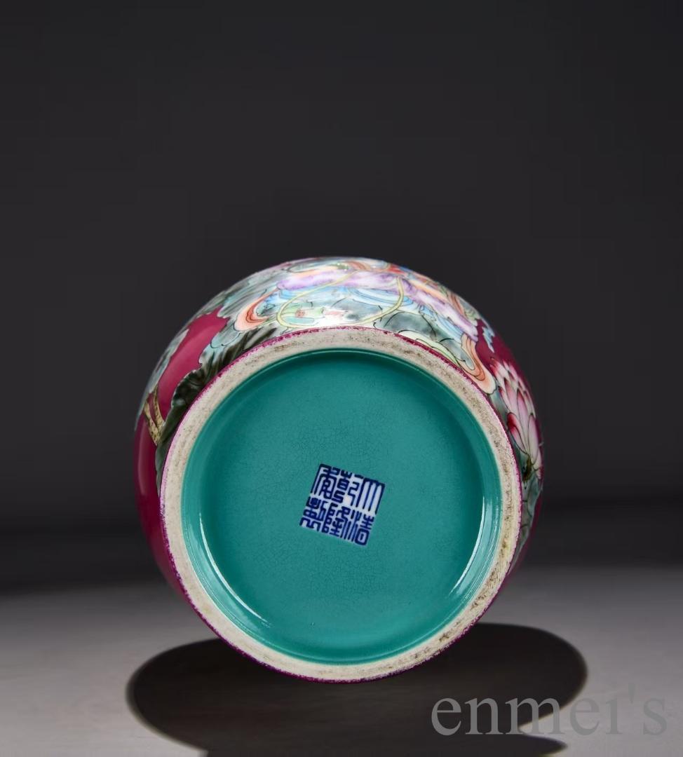 中国古美術・清代乾隆年製・粉彩赤地・自在観音図双耳