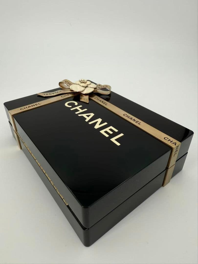 CHANEL ギフトボックス ミノディエール クラッチ