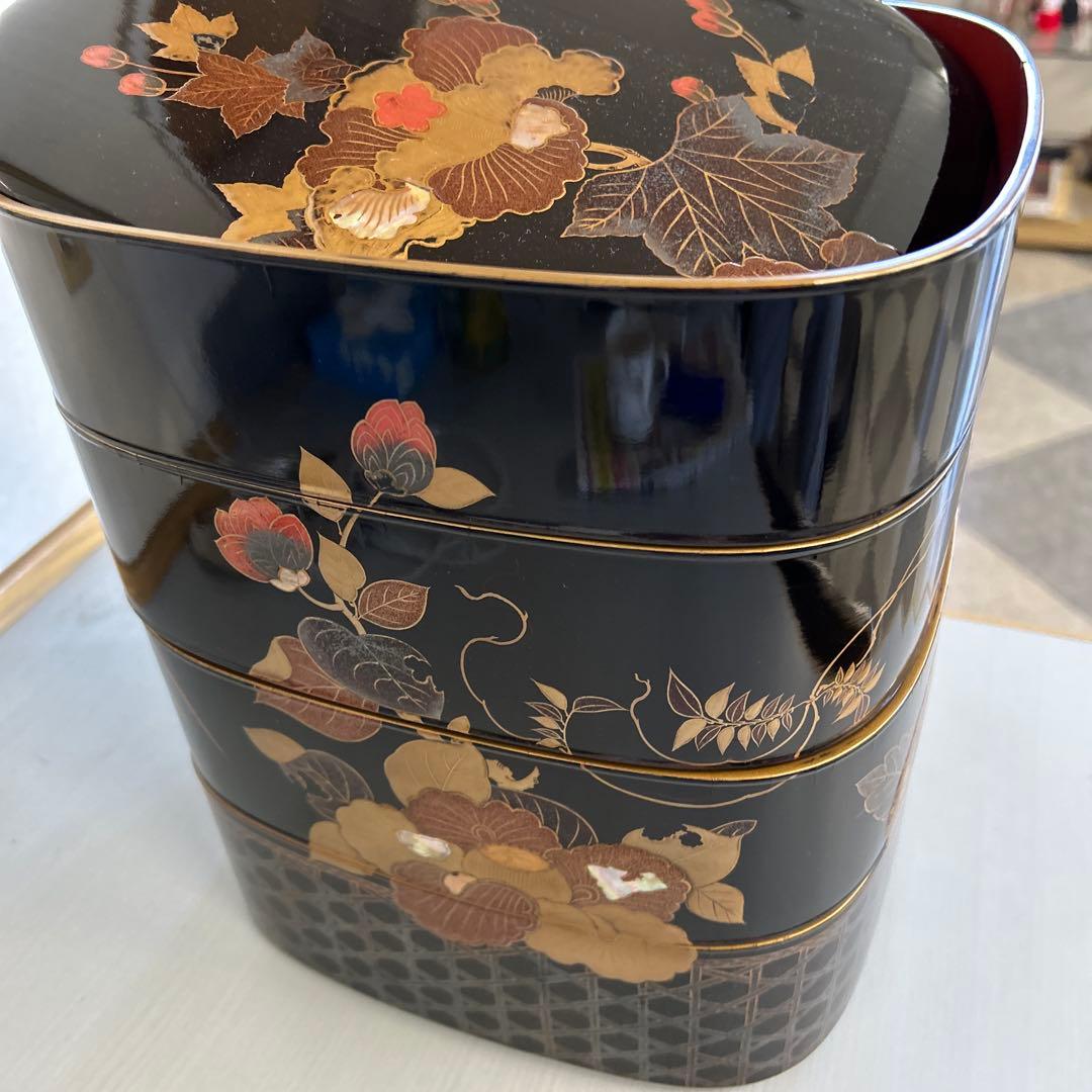 重箱４段金箔と蝶貝使用