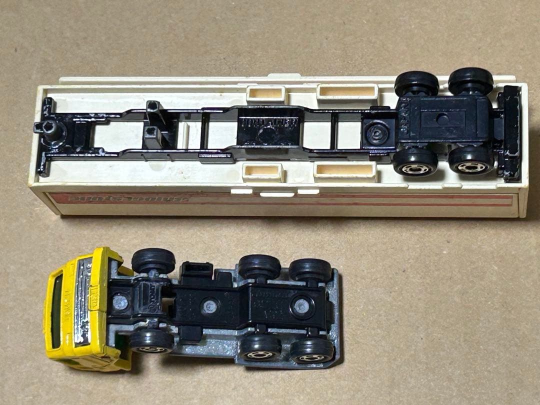 ロングトミカ いすゞ V12 ウイングルーフトレーラー 黄ヘッド