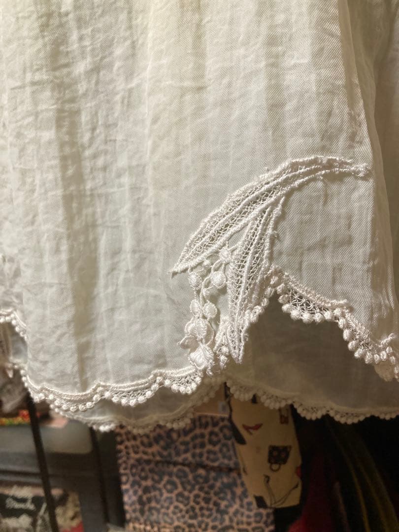 サエラ鈴蘭エプロン大きいサイズこれから寒い季節に沢山着込めます。クリーム色