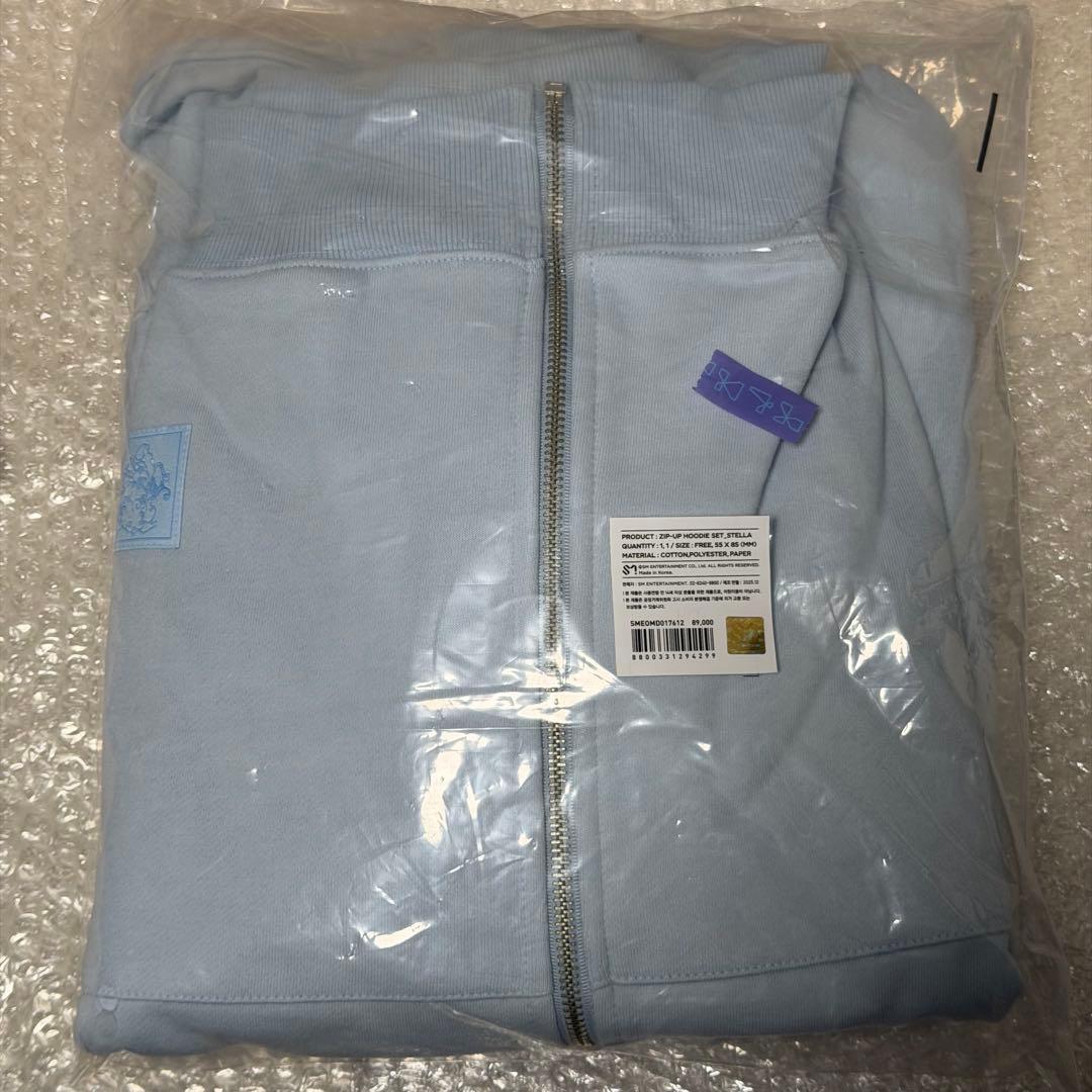 Hearts2Hearts ハトゥハ フーディー HOODIE FOCUS