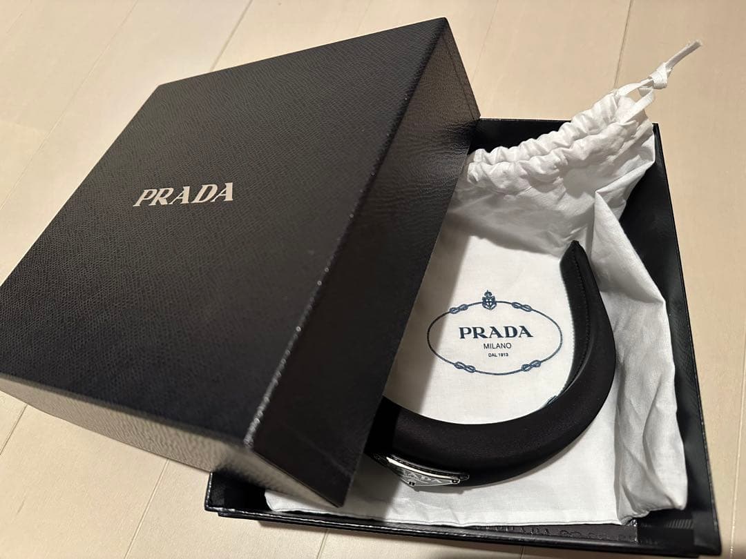 プラダ　カチューシャ