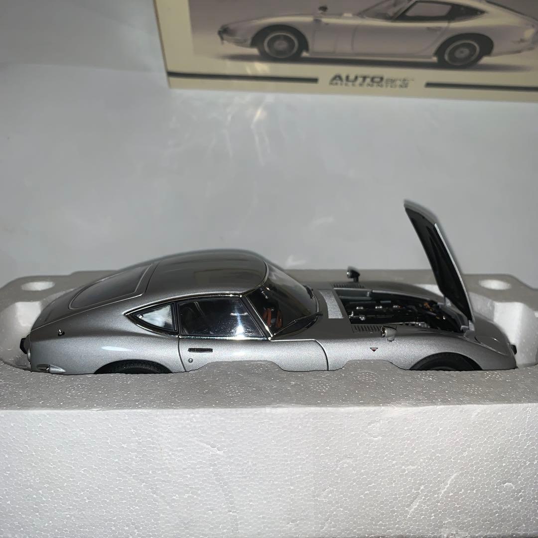 自動車 TOYOTA 2000 GT COUPE 1:18 AUTOart silver