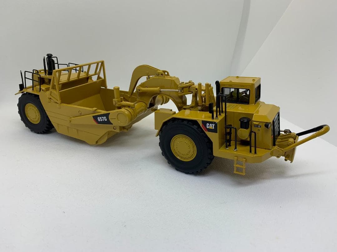 ミニカー DM 1/50 CAT 657G WHEEL TRACTOR-SCRAPER