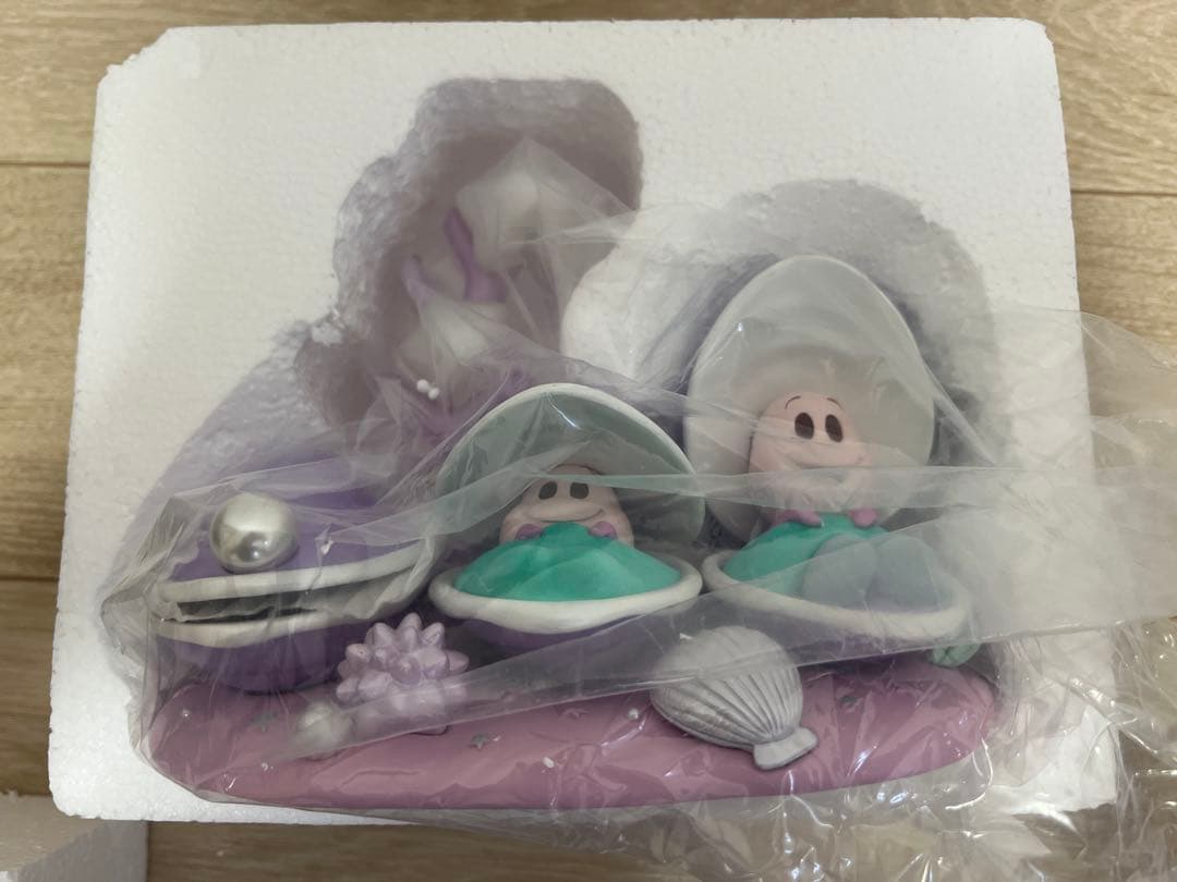 ディズニーストア　ヤングオイスター　 LEDライト　アクセサリートレイ