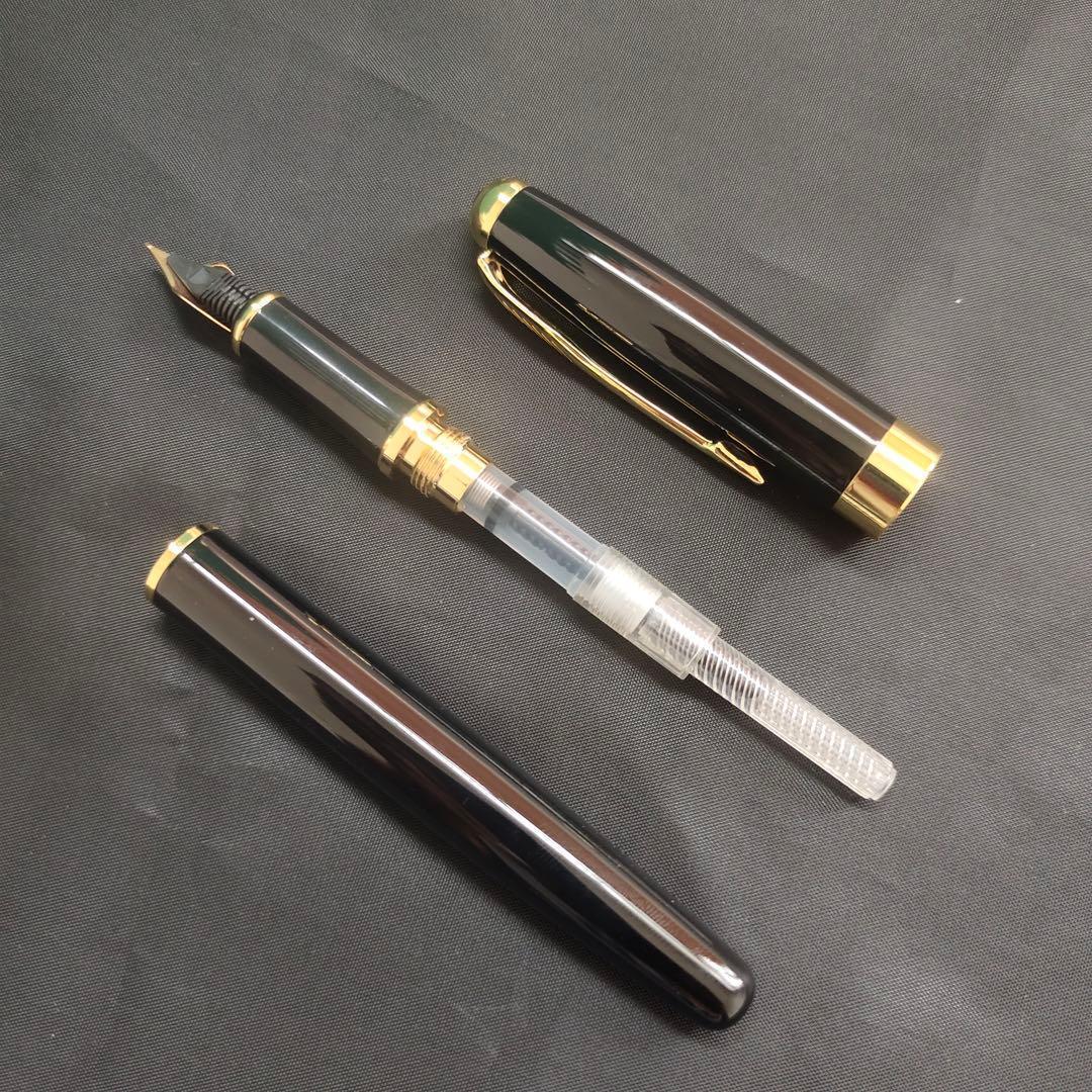 黒い万年筆 金メッキ装飾671