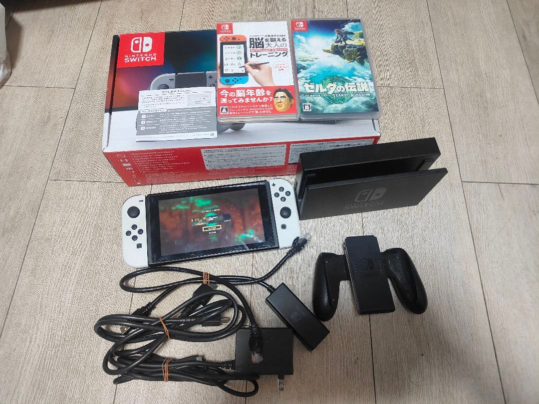 Switch本体 とゼルダの伝説（ティアキン）と脳トレのソフト2本付き