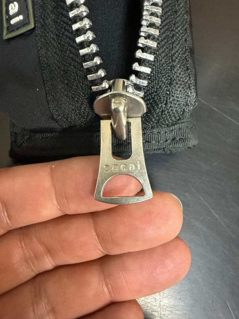 sacai 2025年モデル 希少 ブラック 三つ折り財布