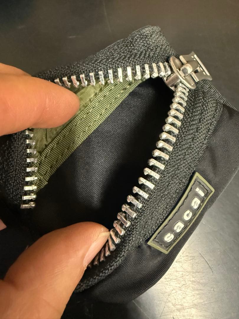 sacai 2025年モデル 希少 ブラック 三つ折り財布