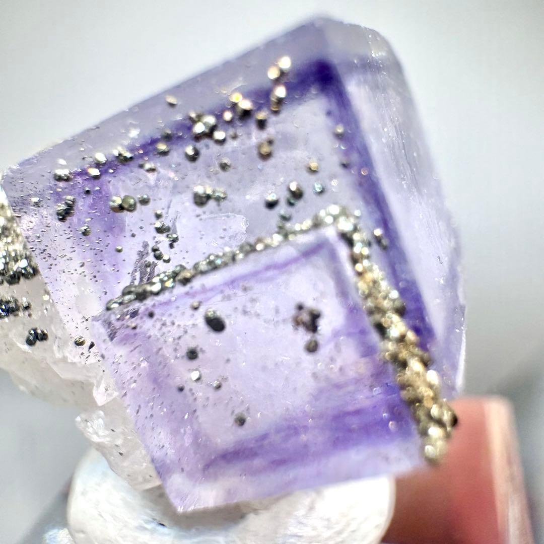 603 中国 ヤオガンシャン産 フローライト&パイライト&クォーツ - メルカリ