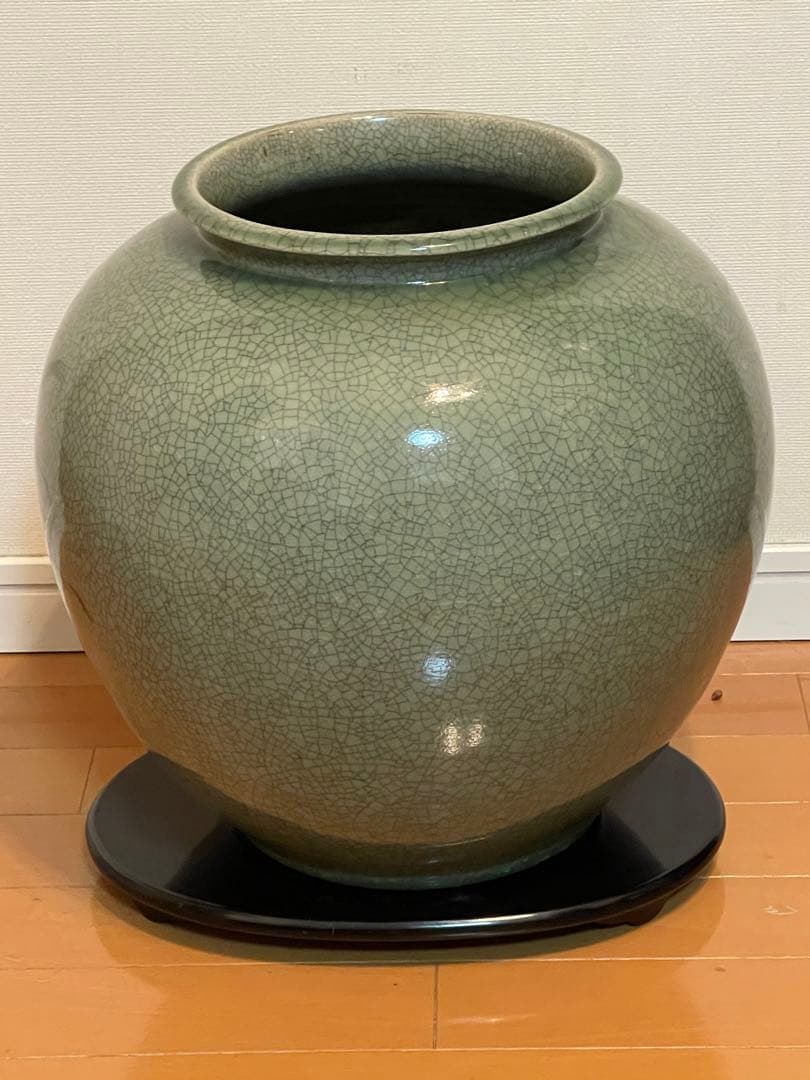 古い大堀相馬焼骨董希少品。特大，大形冰裂開片壺 描金奔馬柄。希少美