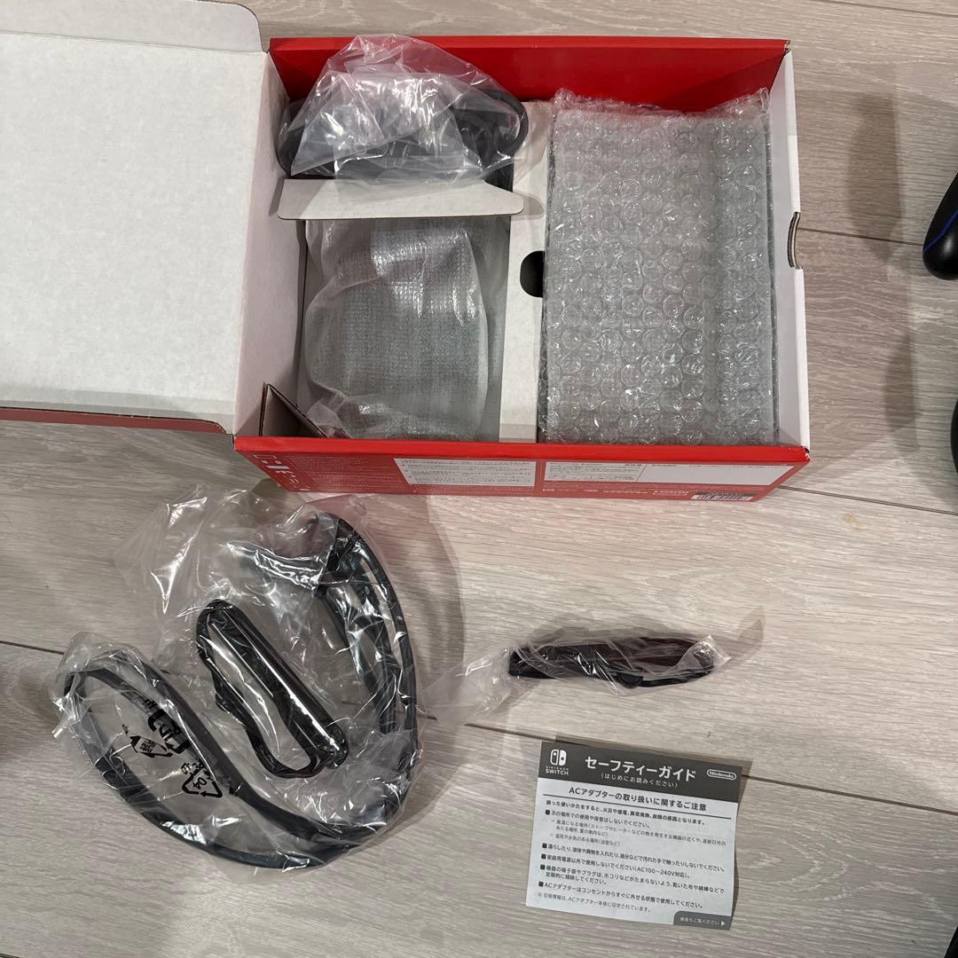 【美品】Nintendo Switch 未使用本体 付属品コントローラー3個